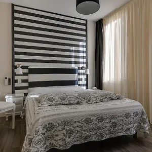 https://hotel-henri-iv-tarbes.midi-pyreneeshotels.com